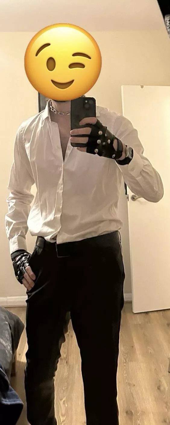 Went to my first play party as a newly single boy. What do you think of my outfit???