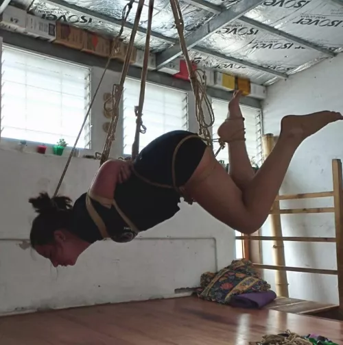 What do you think of my hair tied with ropes? Immobilized from head to toe 