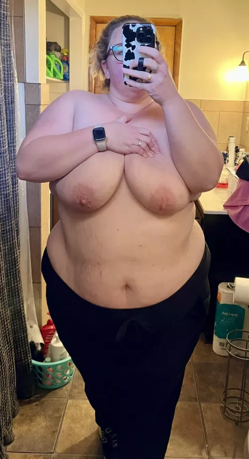 What would you do if I asked to stay in your bed all day? 😏