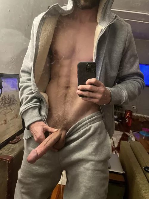 Who wanna take care of daddy’s cock?