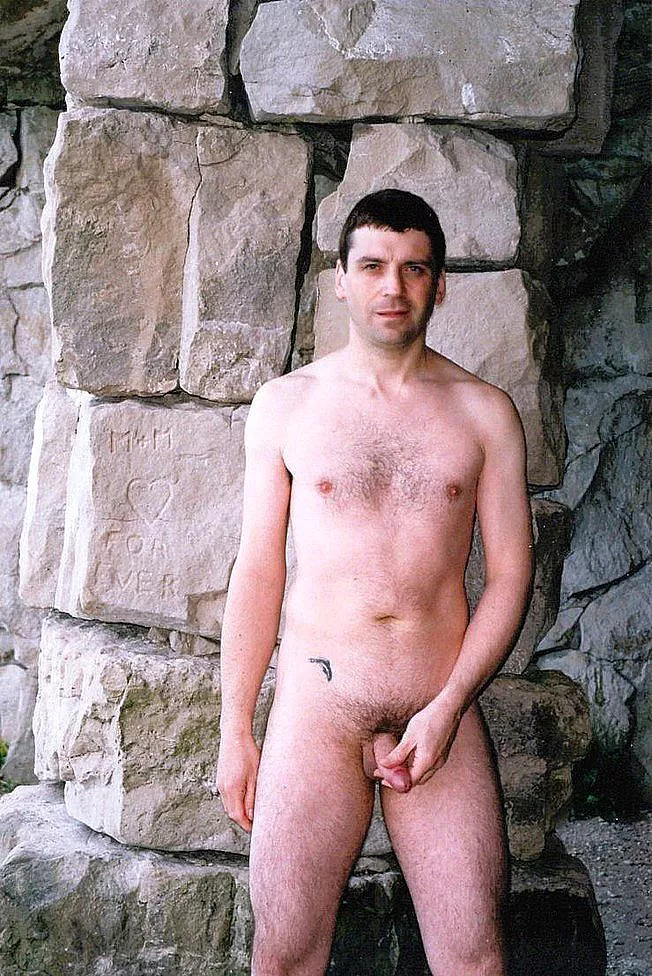 Who would like to have a good long suck on my dick 