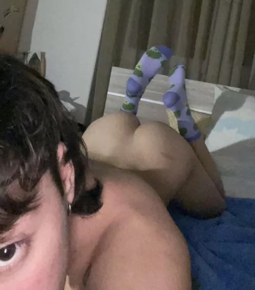 19 keep looking i can keep a secret 