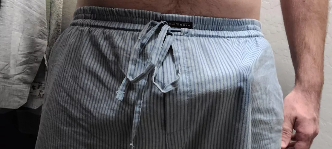 (28) Little stain from the precum
