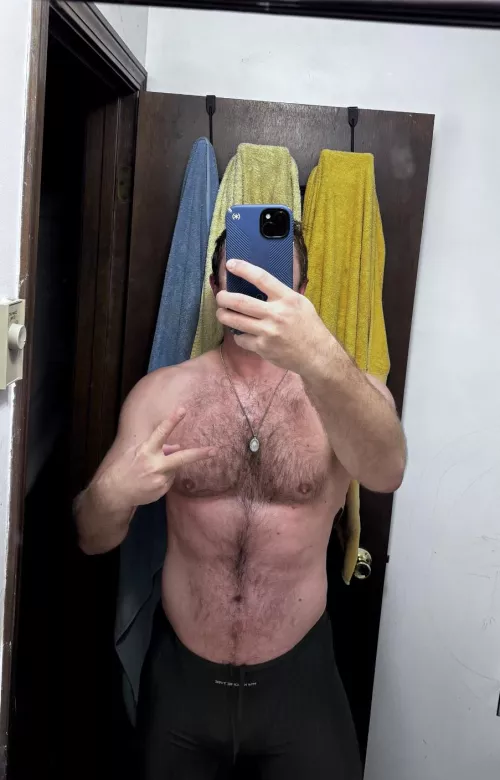 A lifeguard may or may not have asked for my number after my swim workout 😏 [37]