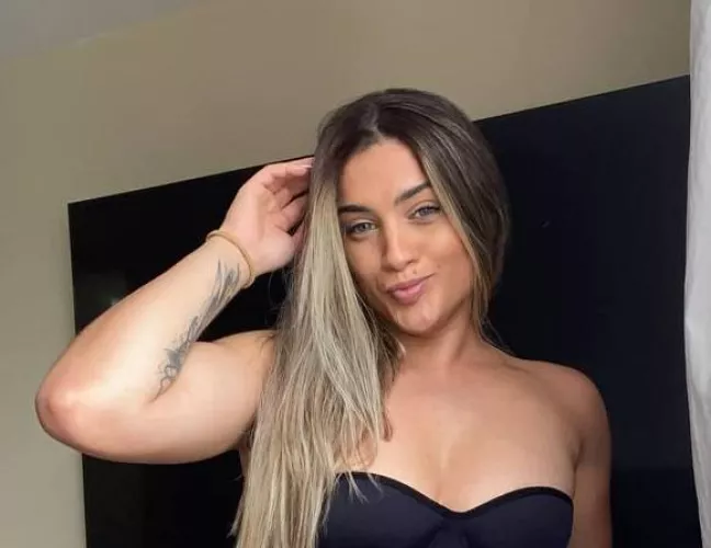 A smile and a simple pose @