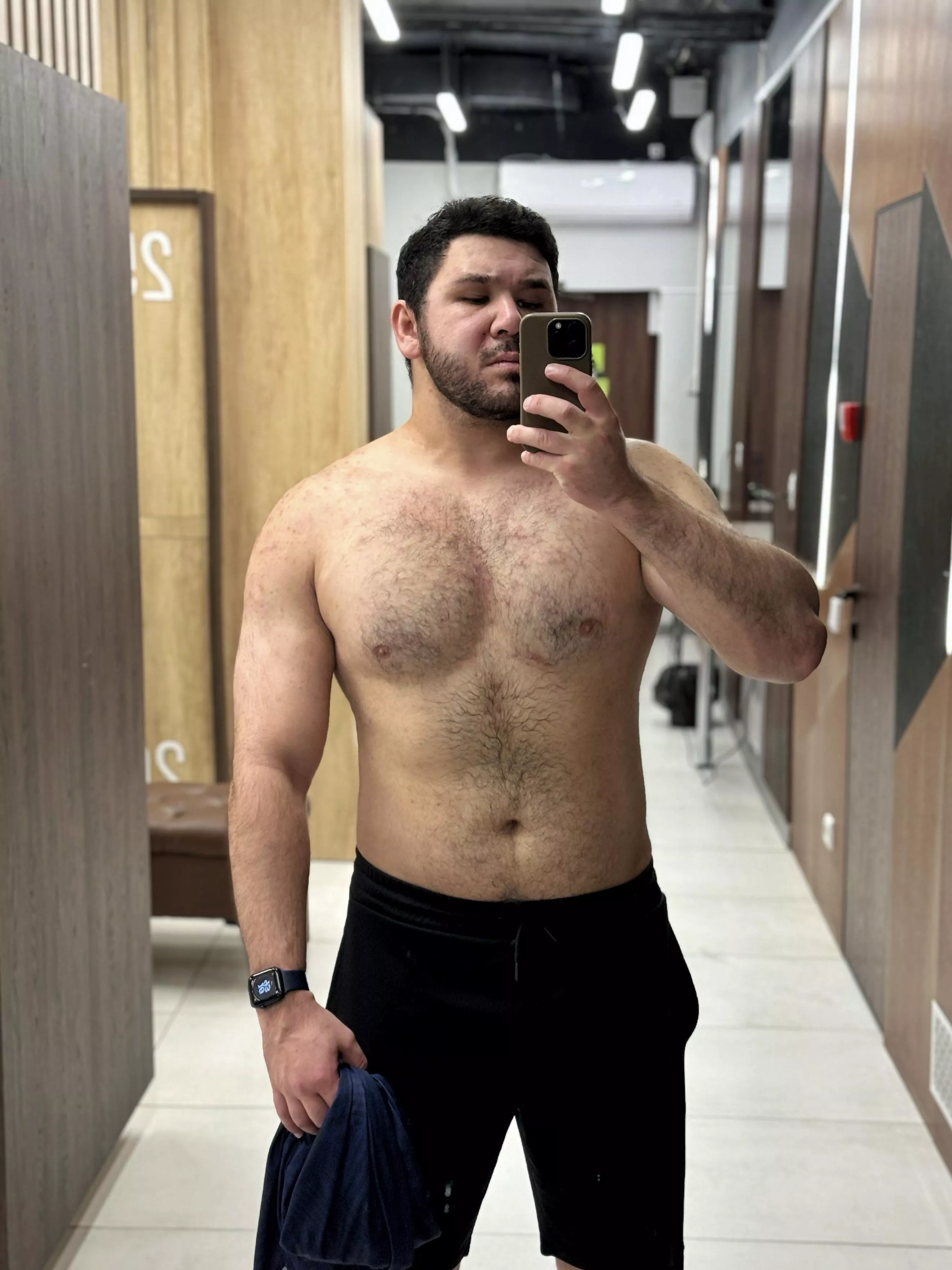 Any dadbod lovers?