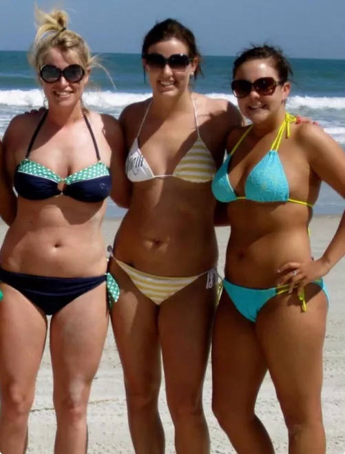 Bikini friends 