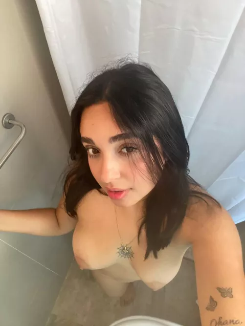 Come here and fuck cum on my pretty face 