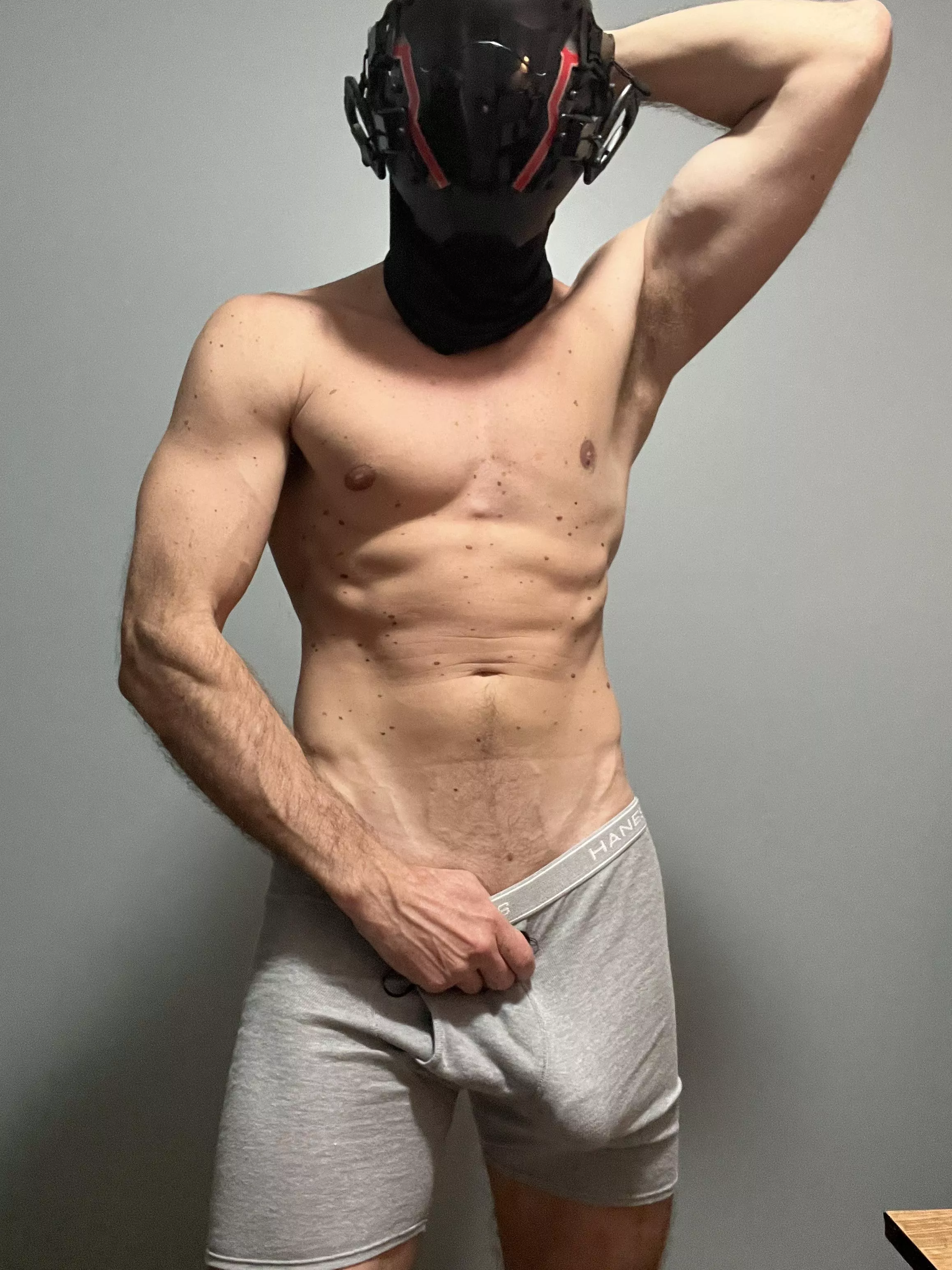 Comment if you’d sacrifice your hole to the gamer boyfriend