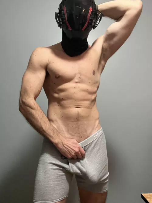 Comment if you’d sacrifice your hole to the gamer boyfriend 😏