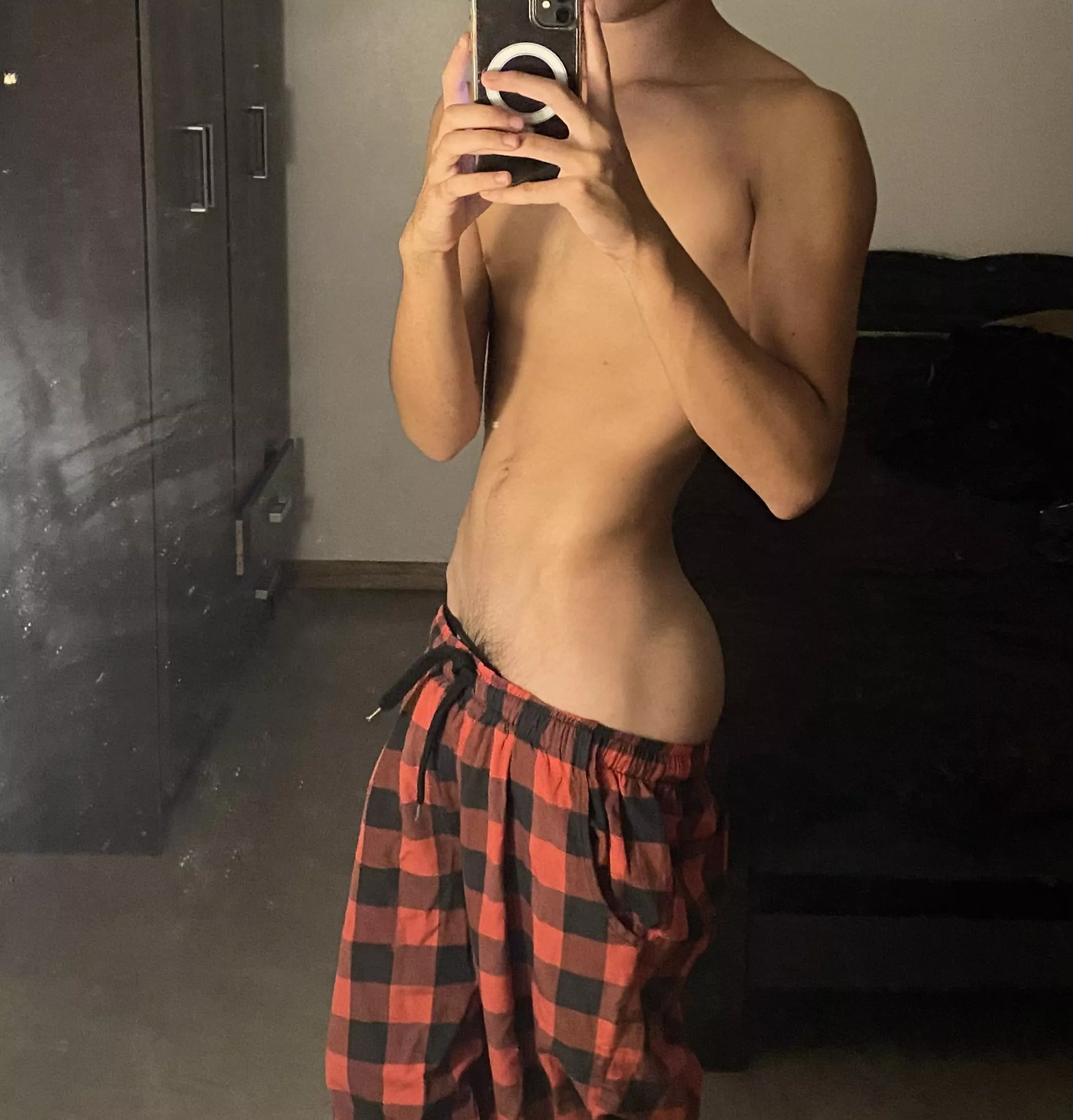 do older men like 18yo boys like me?