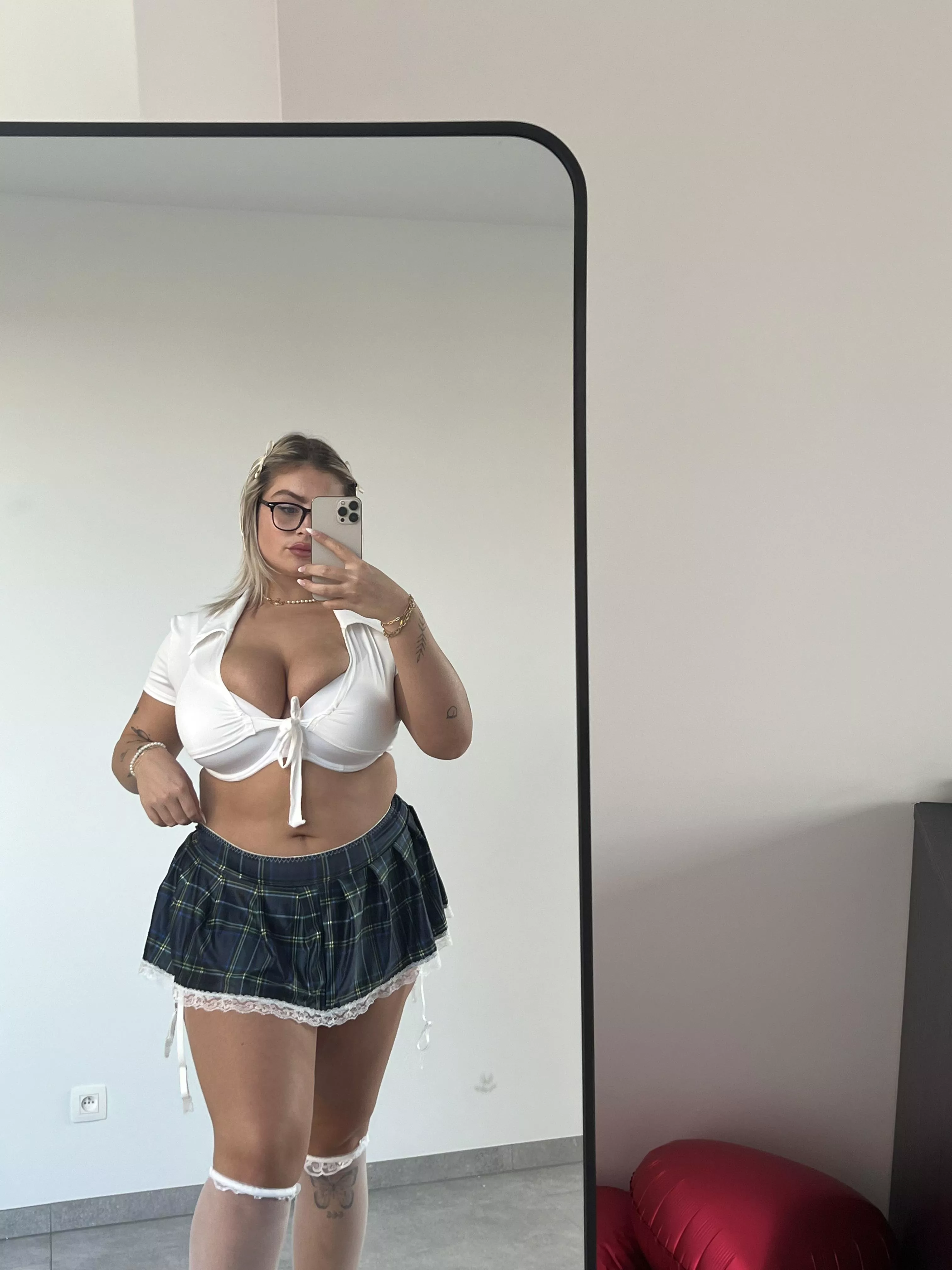 Do you think i am hot or fat