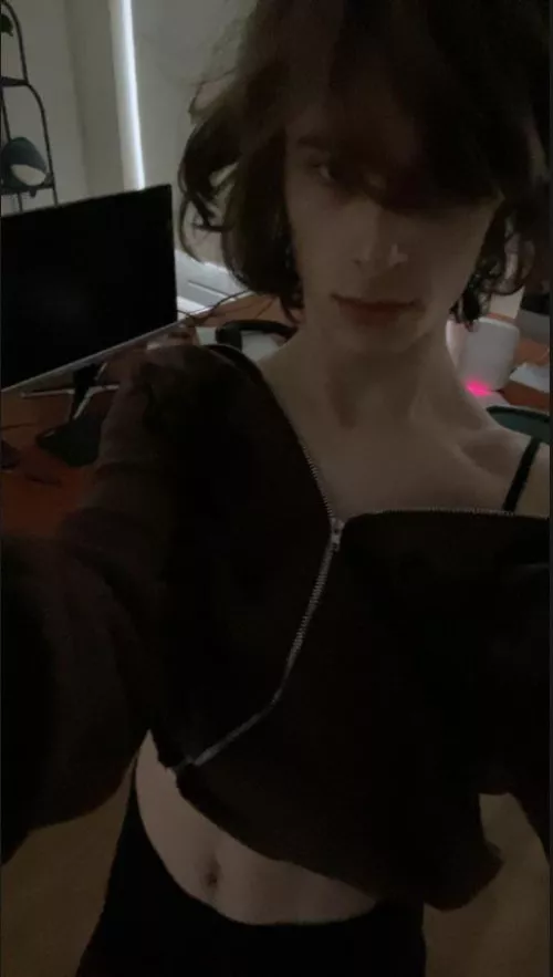 Don’t be ashamed to show your femininely 💕