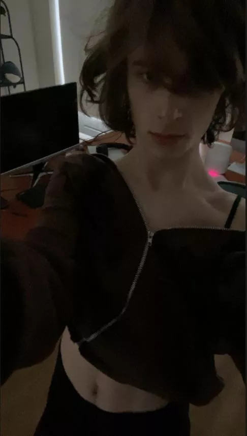 Don’t be ashamed to show your femininely 💕