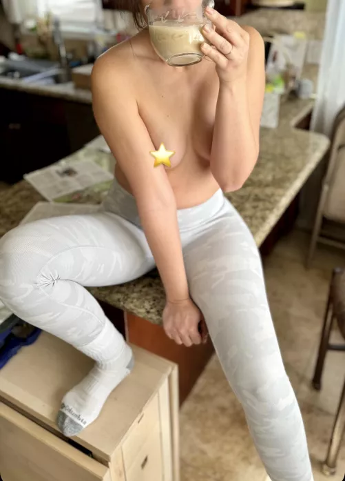 [F] Good morning to my lovers of coffee and comfy socks