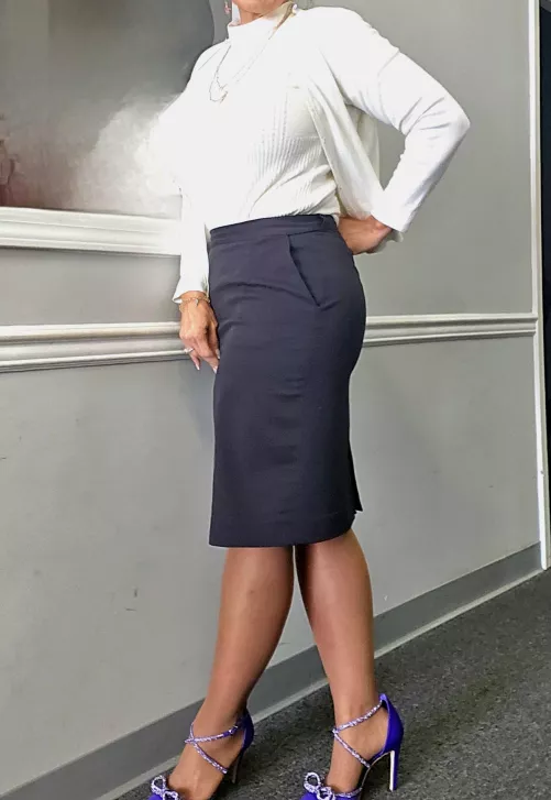 (F54) simply understated but exceptionally sexy