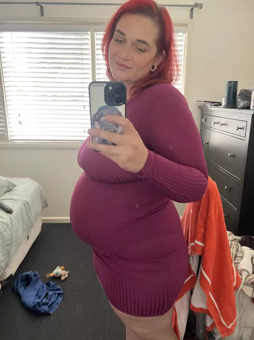 Fill me and fuck me. I was so full and bubbly yesterday. I look pregnant. I’m not 