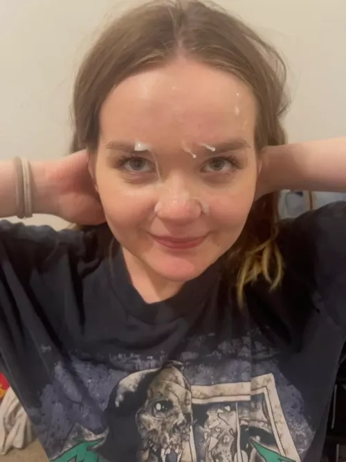 Having cum on my face makes me feel so pretty 