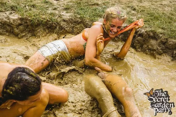 He wanted to get them naked. got much more than he bargained for when the crowd cheered as his small Willy flopped around 🙈