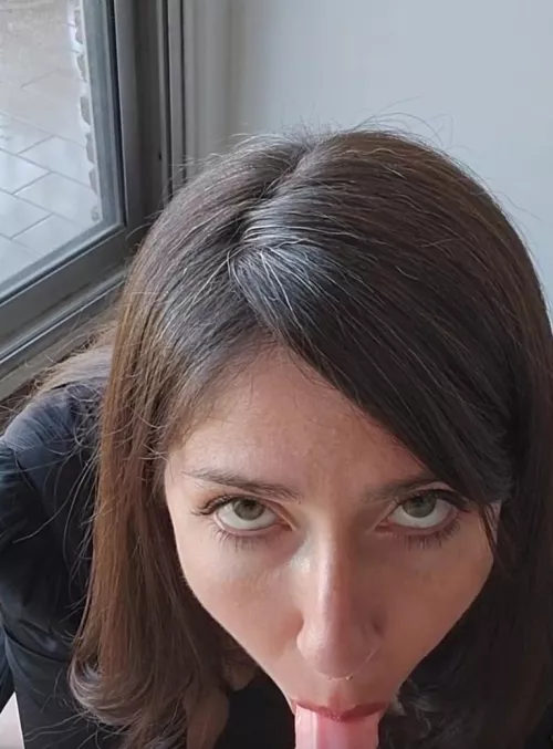 I loooove eye contact