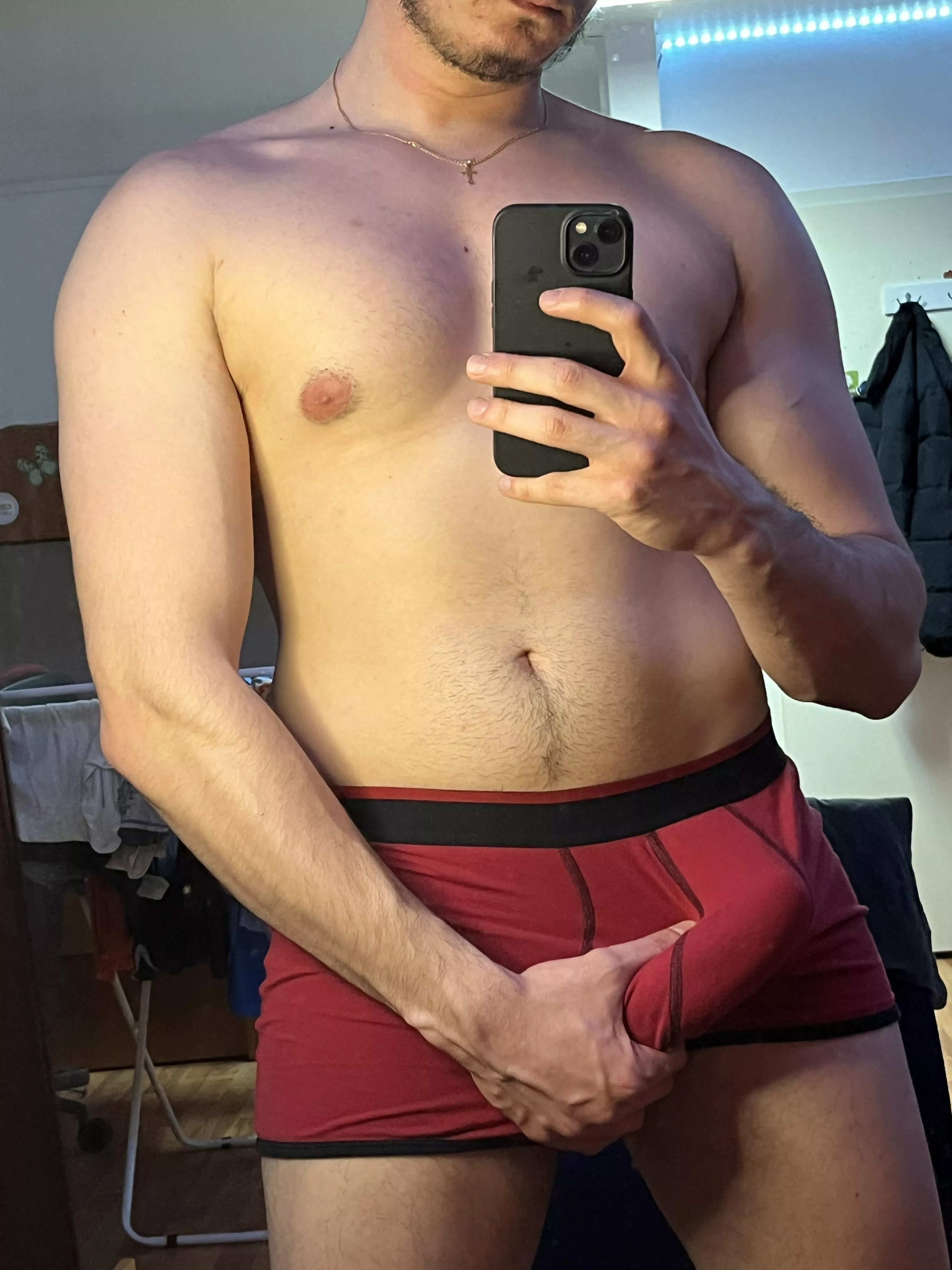 i think this is my first post, who wanna help me ? 