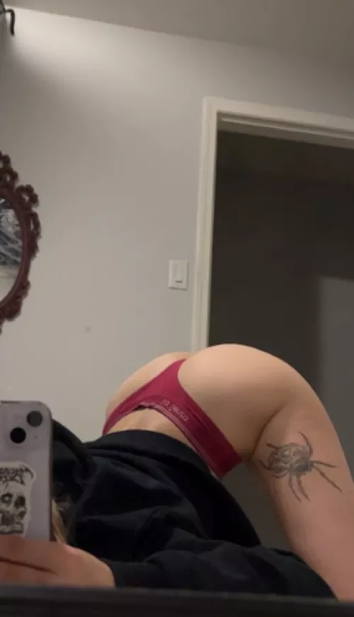 licking or spanking my big ass? [F] [18]