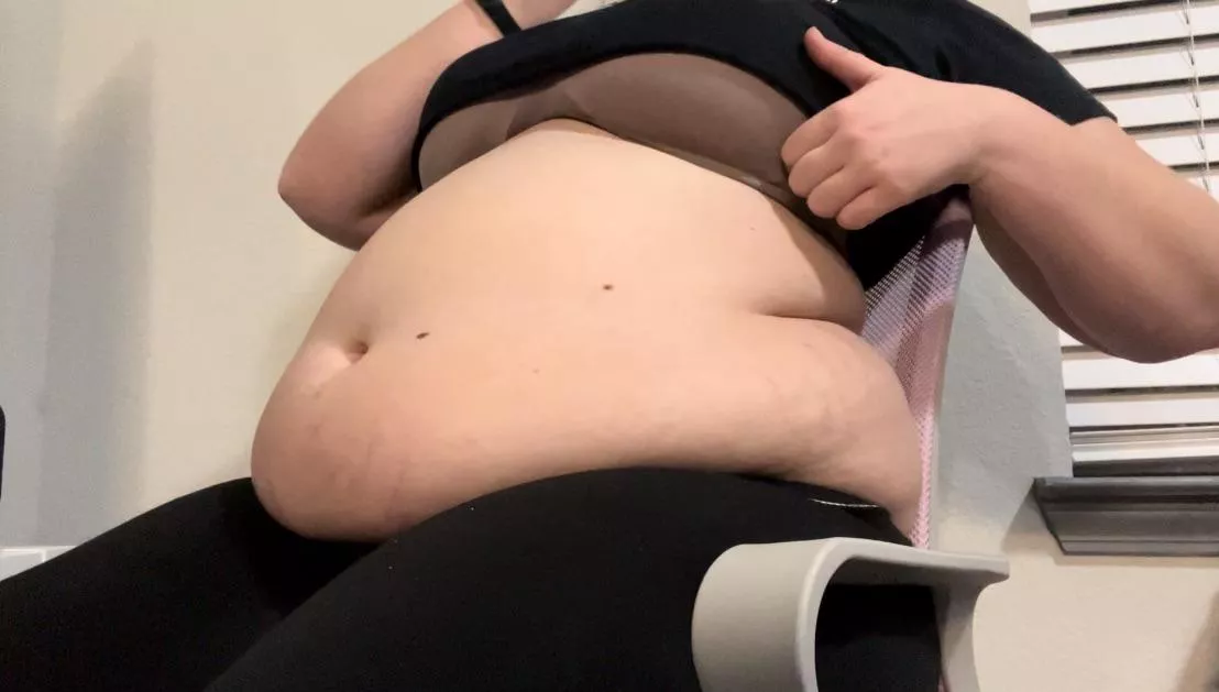 Loving all this belly🐷