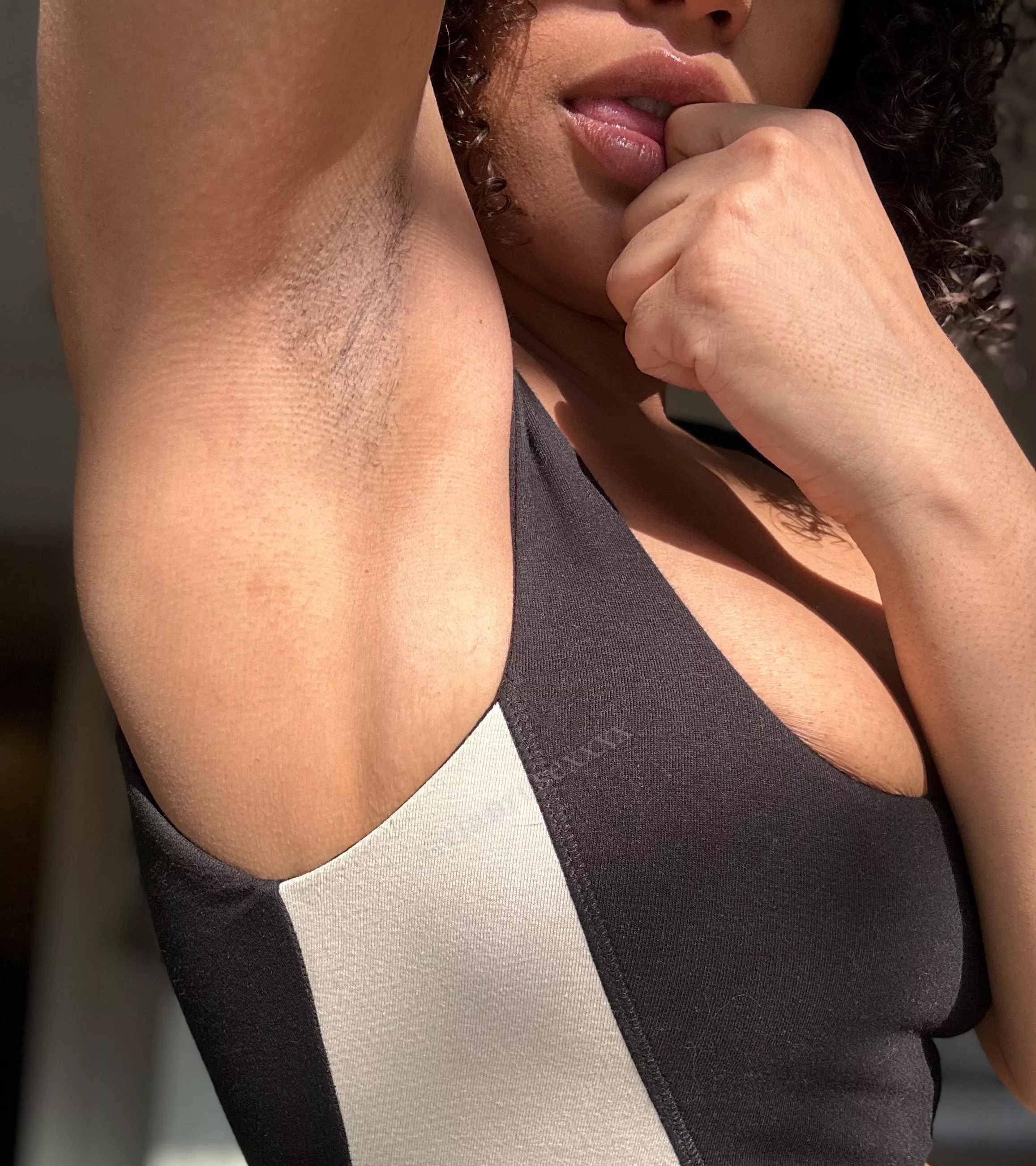 My sexy pits always get your attention...💦