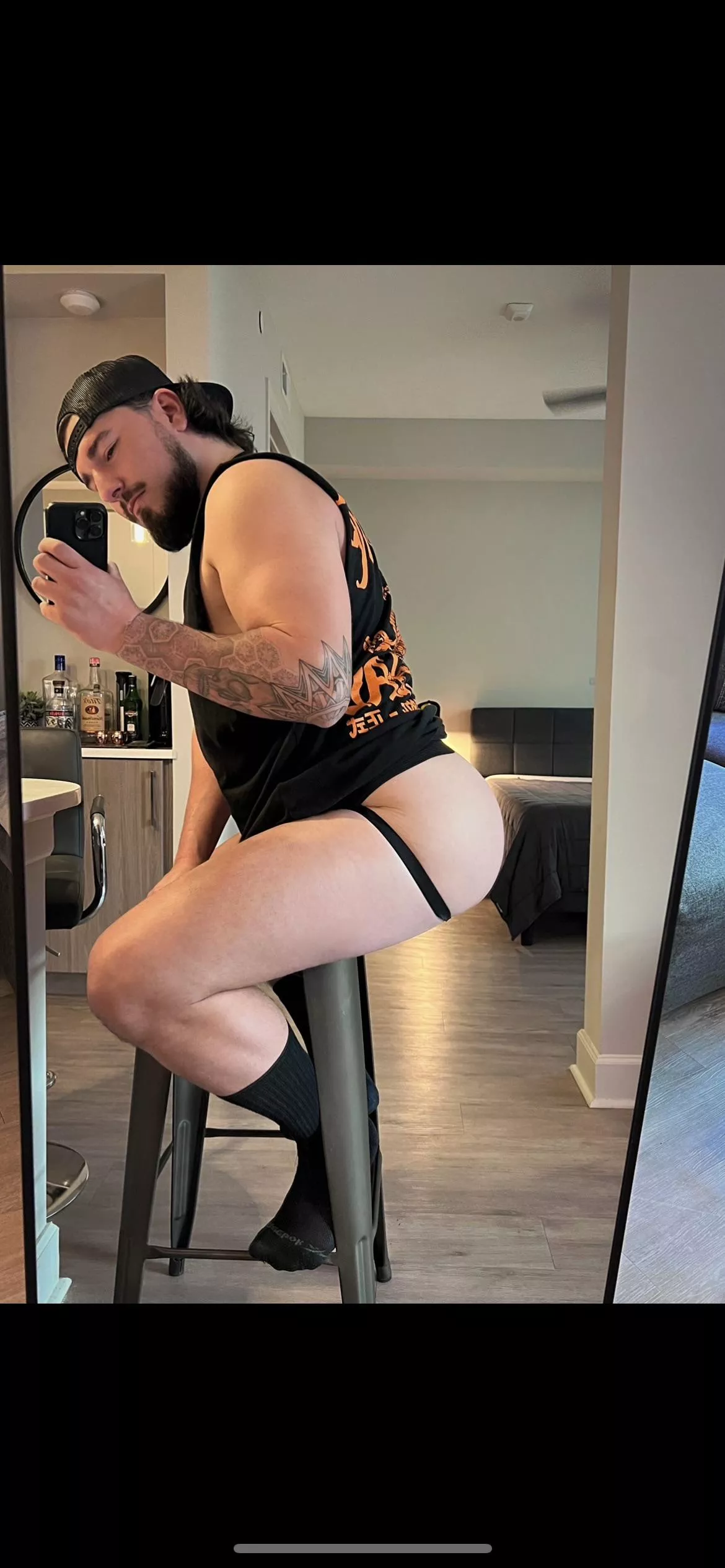 need you to come punish this ass 😈😈