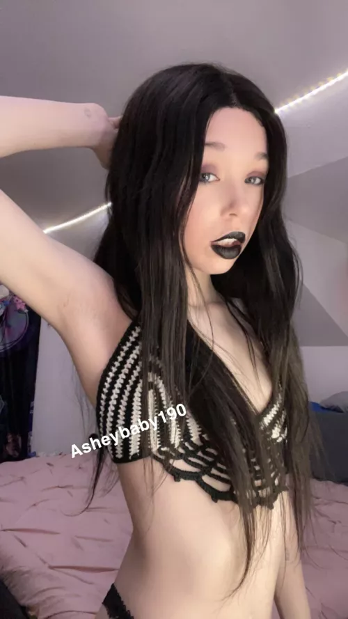 Please lick my goth girl pits