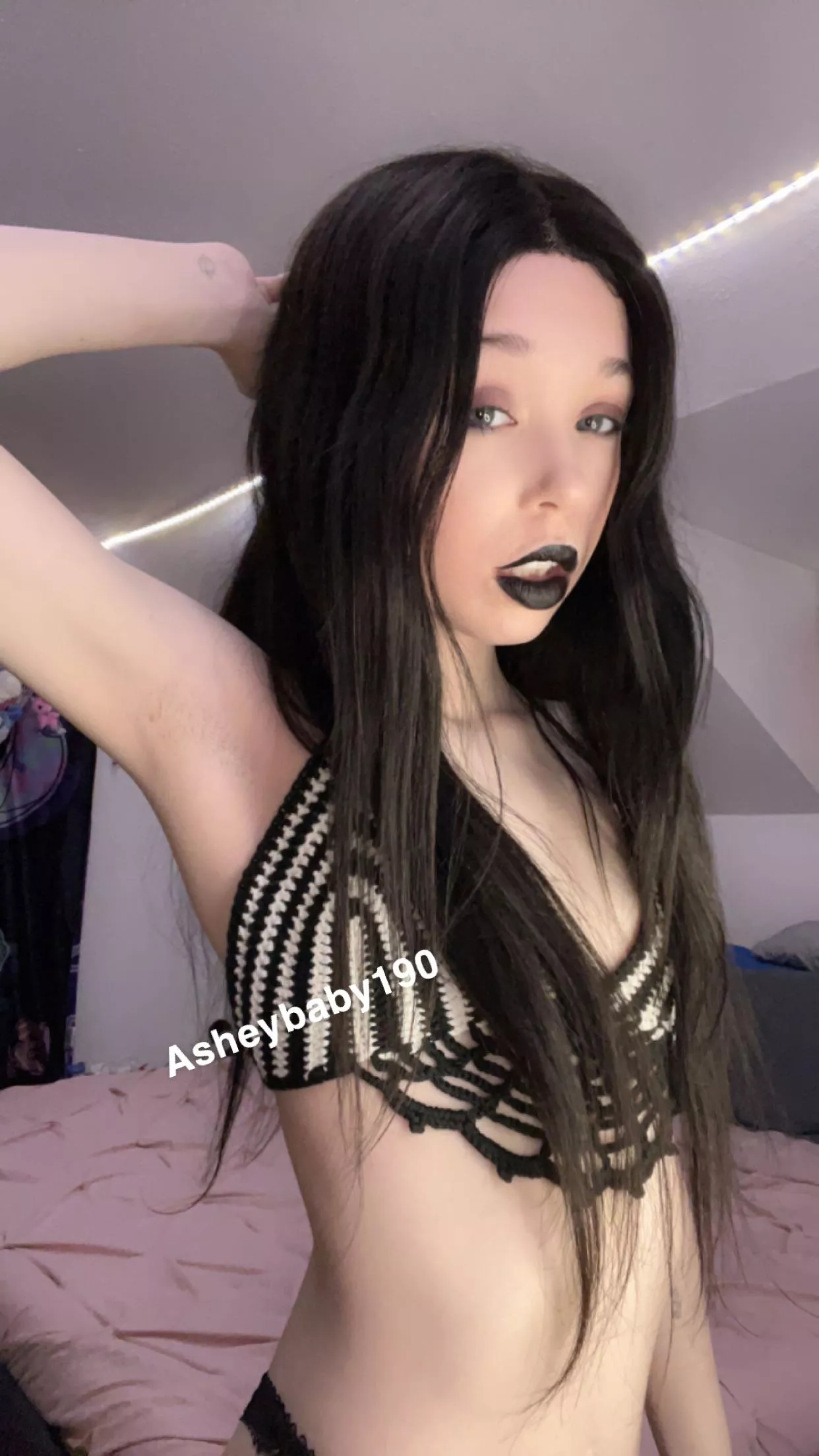 Please lick my goth girl pits
