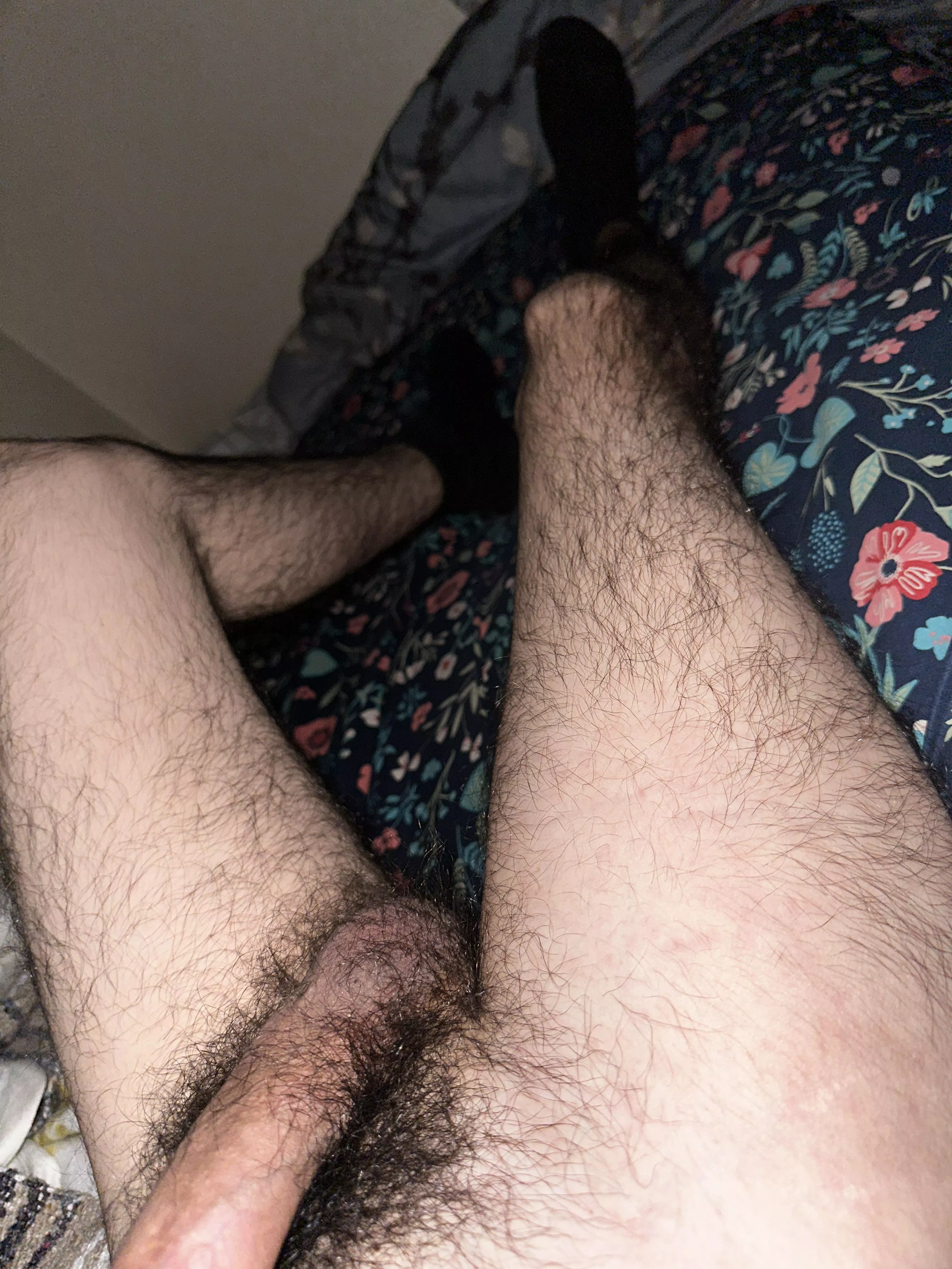 Pubes and hairy legs 👀