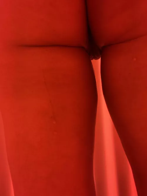 Red light therapy has my ass creases dripping lately!