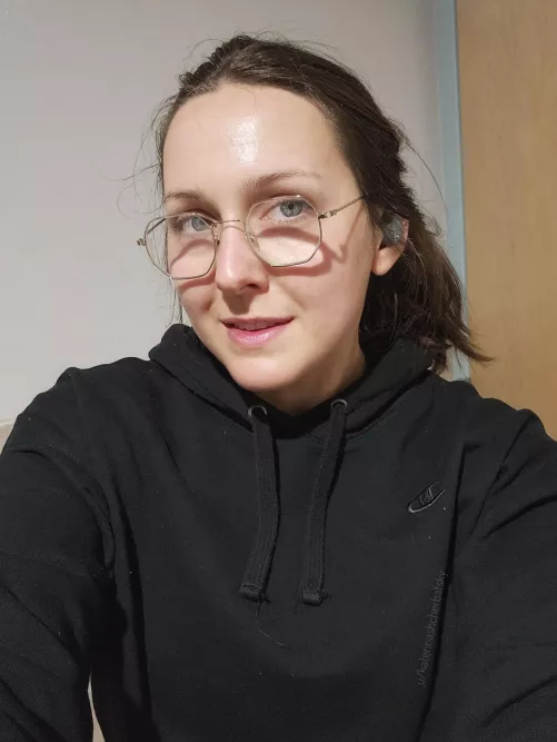 Sweaty selfie, messy hair