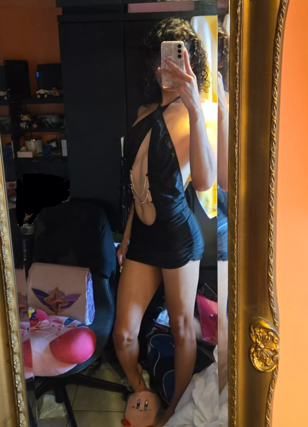 THE DRESS IS GOING KINDA CRAZY RN