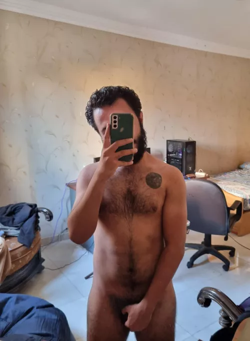 The room is beyond tidiness but i bet i would rearrange your inside if you were here