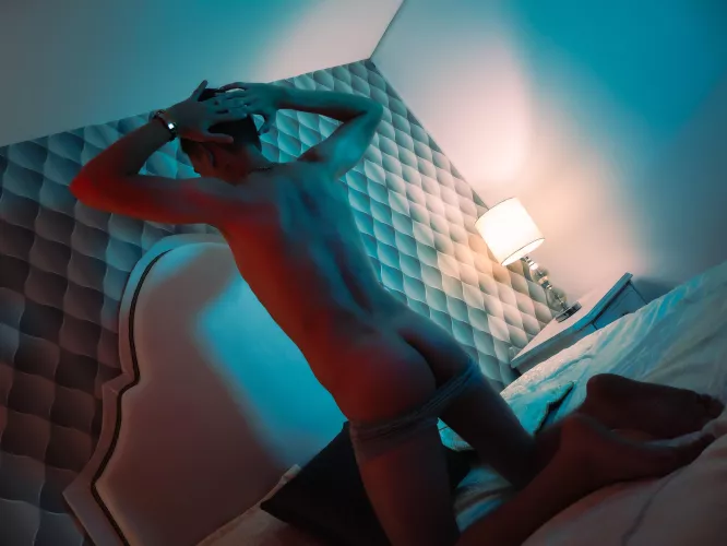 They asked me to bend over more, but it would show a little too much 😳🍑