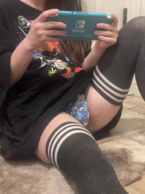 Tiny nerd with a tiny wedding ring