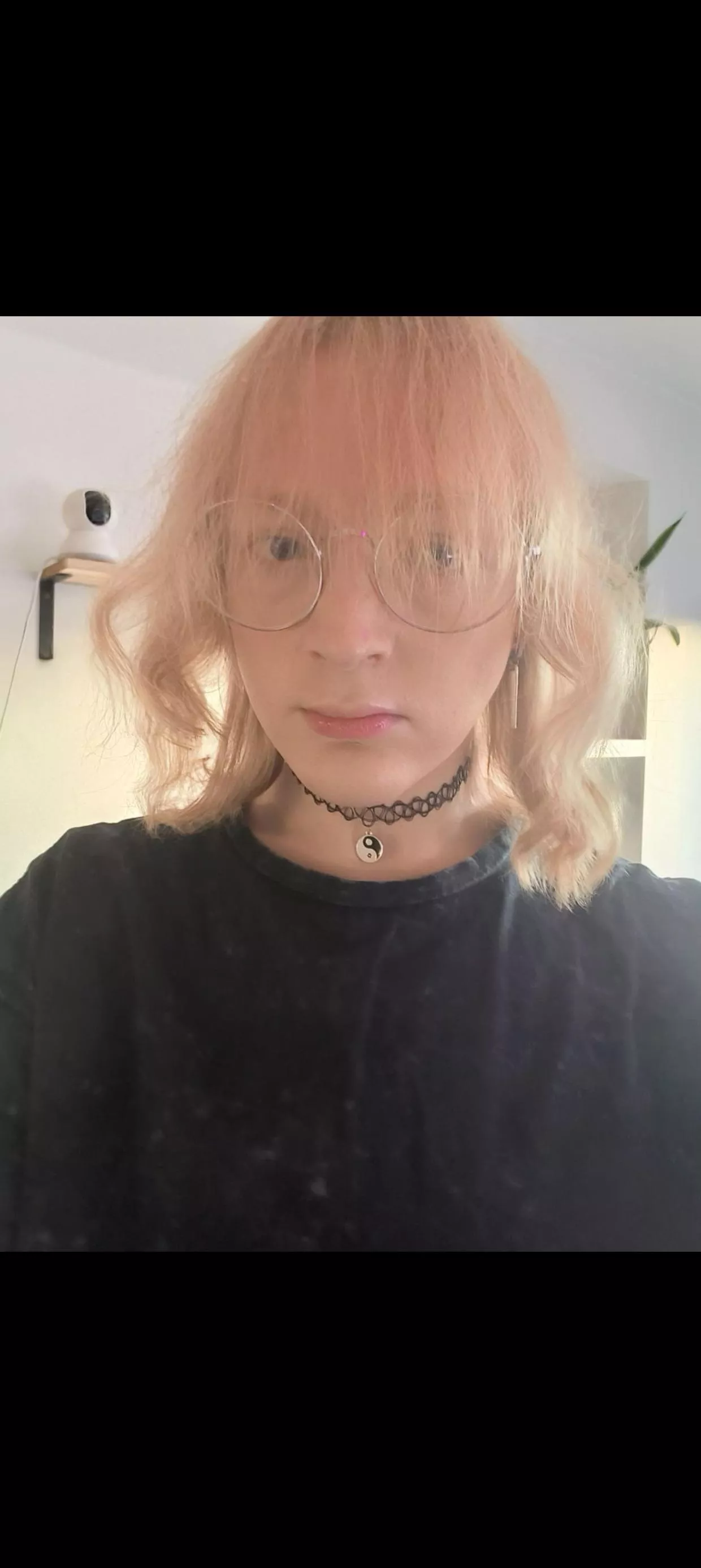 Trying to be cute and androgynous >w<