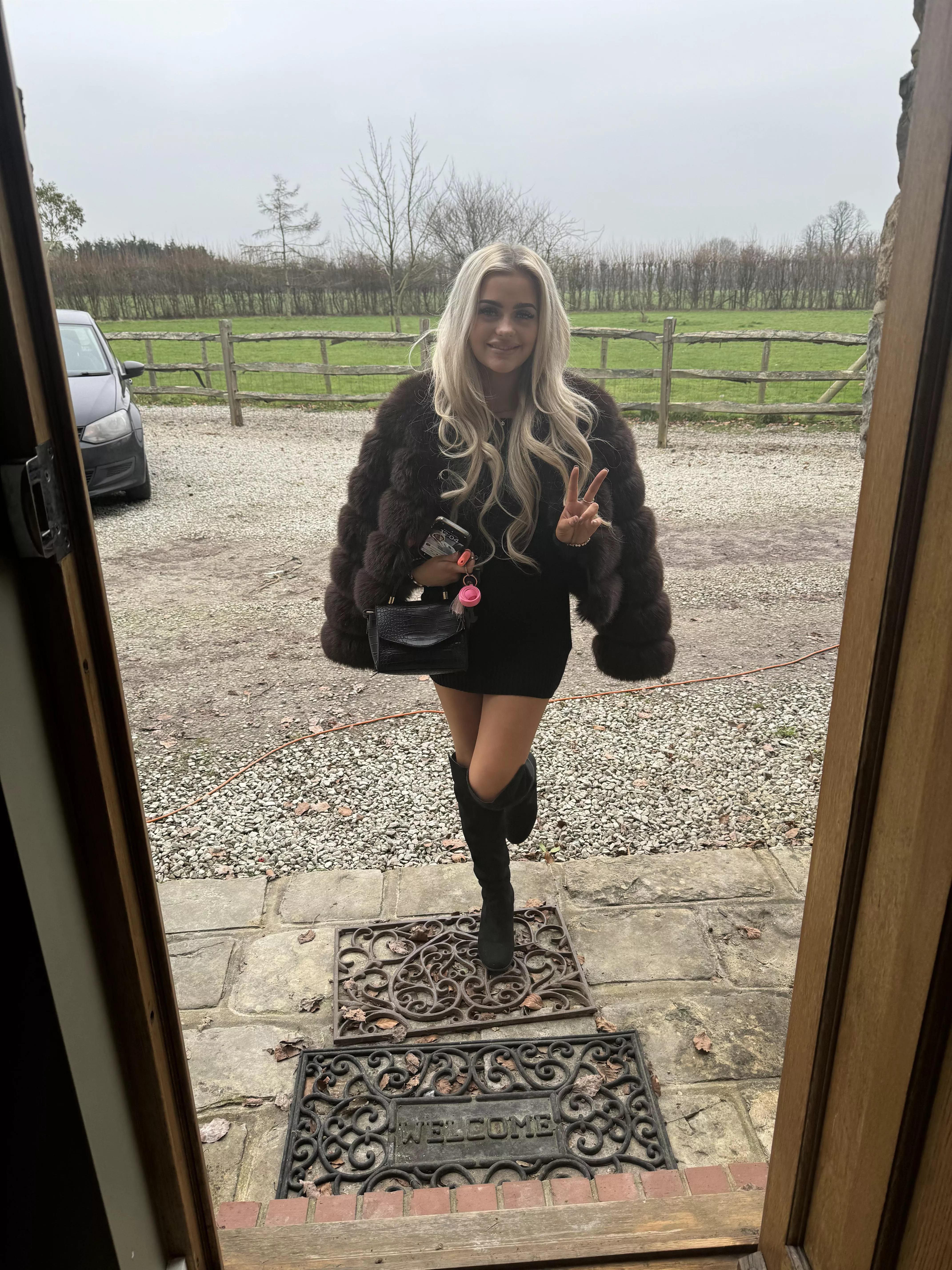 UK Kent, 19(f), need a bull (preferably bbc) to come a destroy me infront of my bf (22)😍I’m happy to confirm with proof no time wasters xx we can travel for the right person 