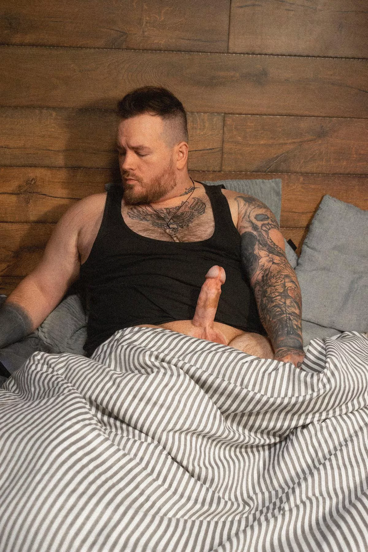 Wanna try my bed? Its comfy! We could do so much stuff :) 