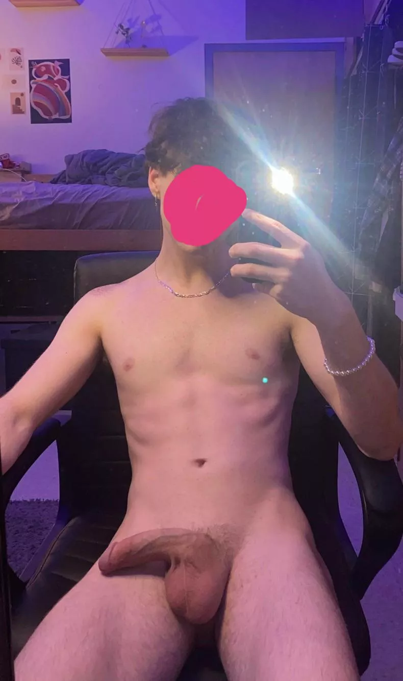 18, Just studying naked. What would you do to me? SC: TheCaliiSurferr