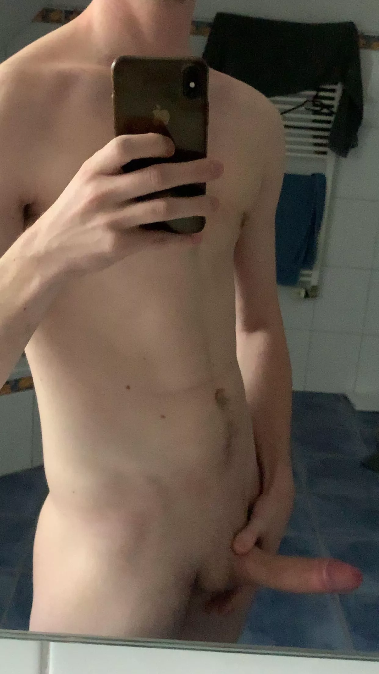 18 y/o Highschool Boy, who would dare to try deepthroating it ?😰😈
