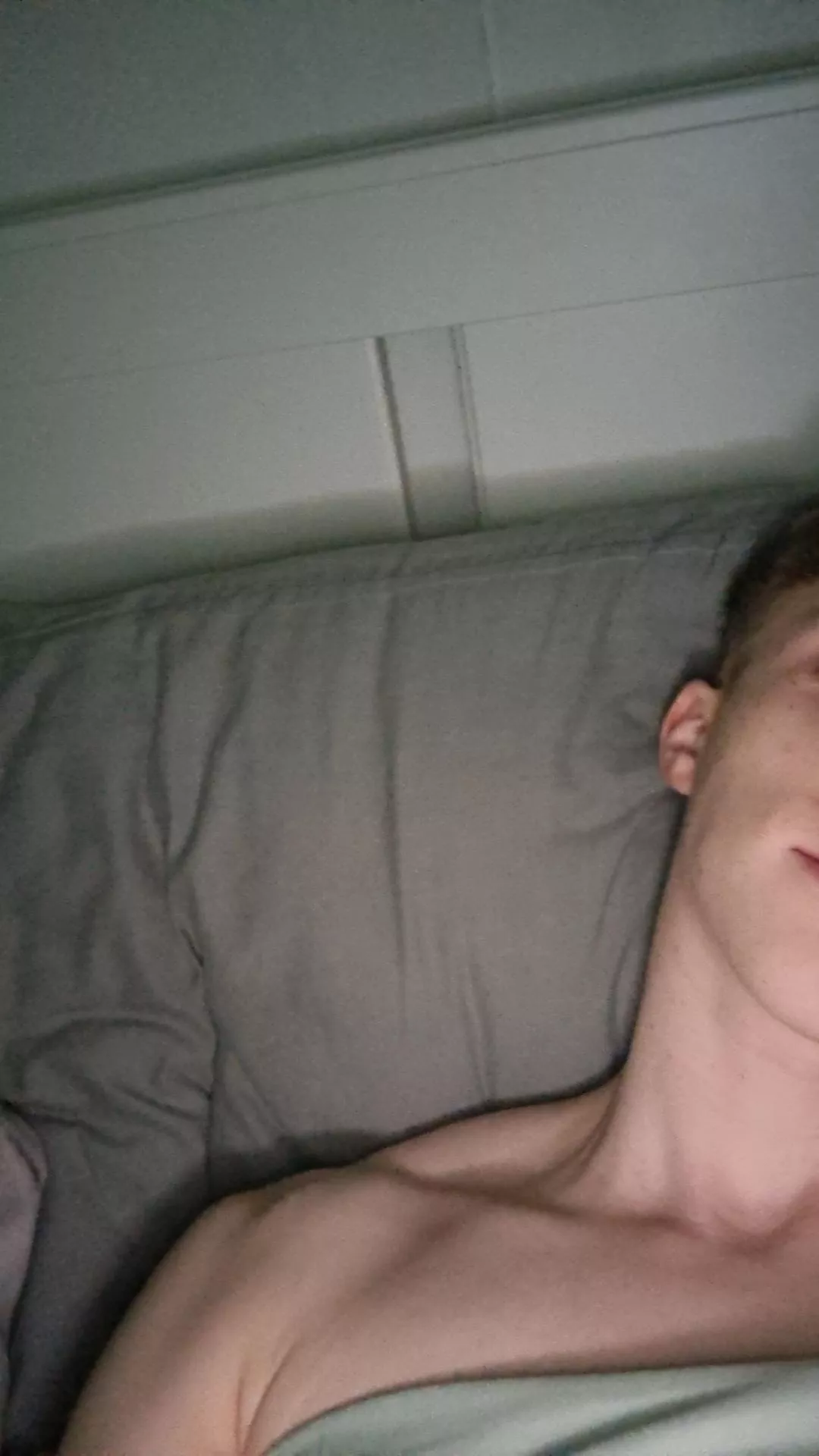 22 UK Striaght guy bored af looking for a bottom to be friends with and get to know hmu if your my age or younger 