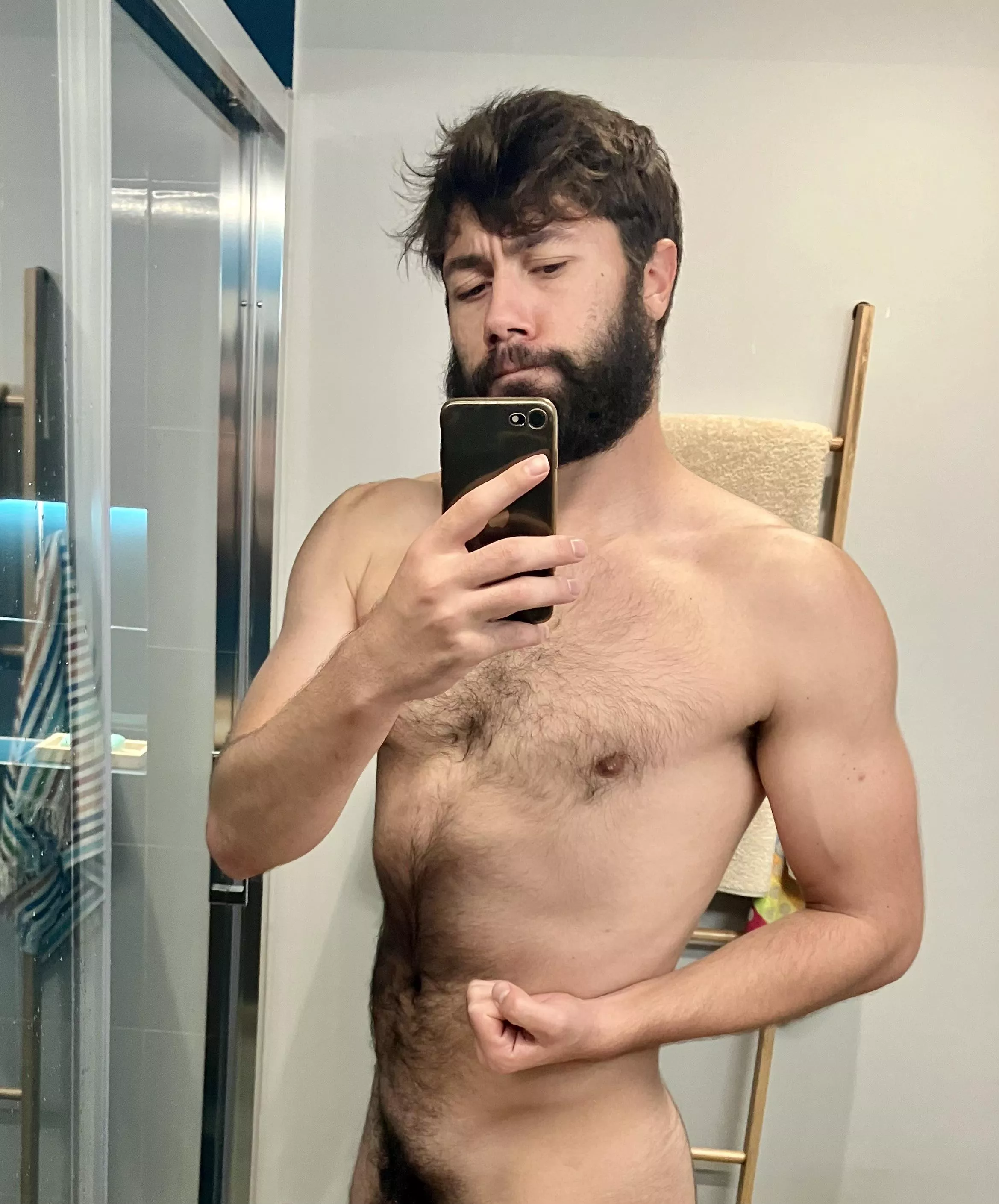 Before I hop in the shower, anyone want a sniff? ⚡️