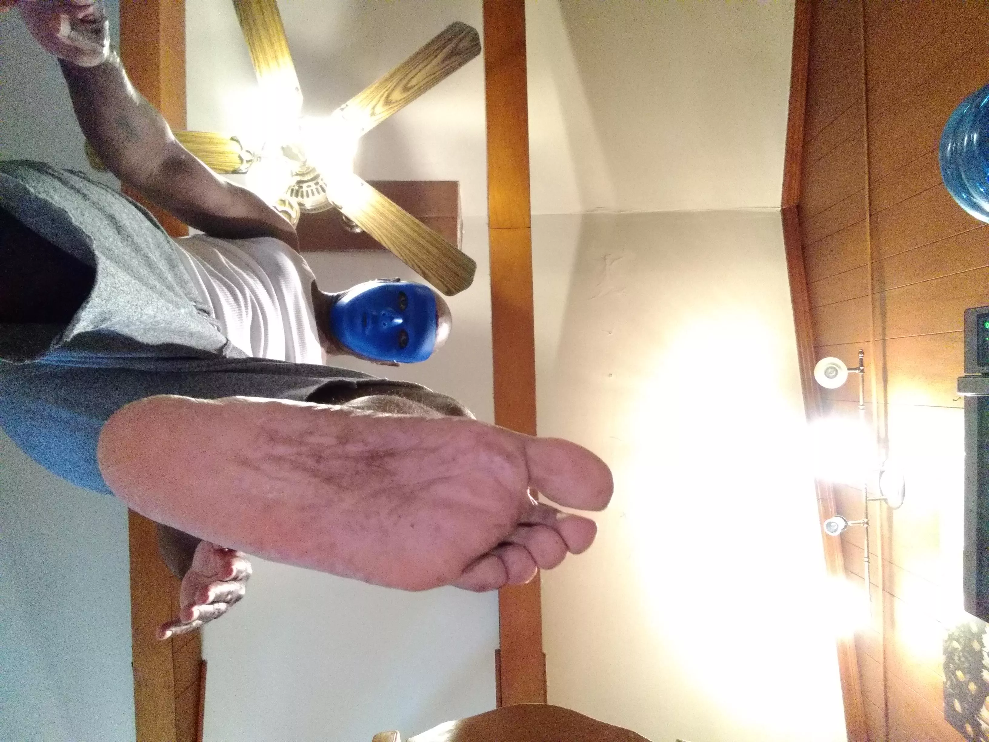 Can I crush you with my feet ❓🦶🏼🦶🏼