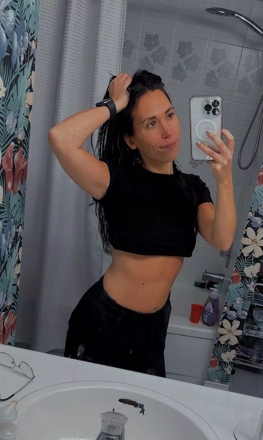 Can I still rock a crop top even though I’m F33?