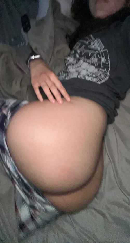 Can my ass help you cum? 