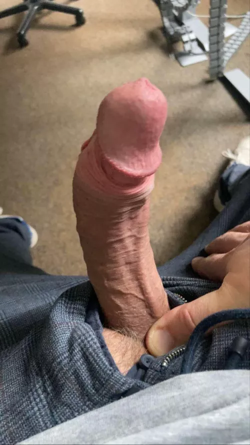 DM me … at work and horny af