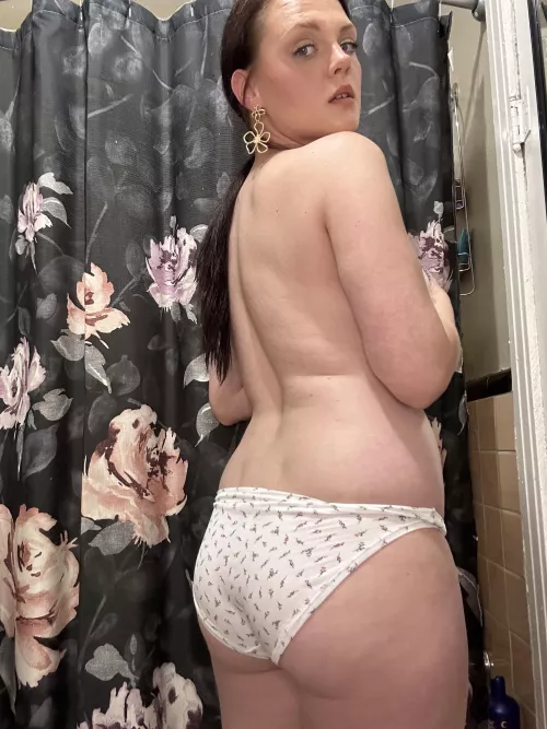 Do you like naughty MILFs